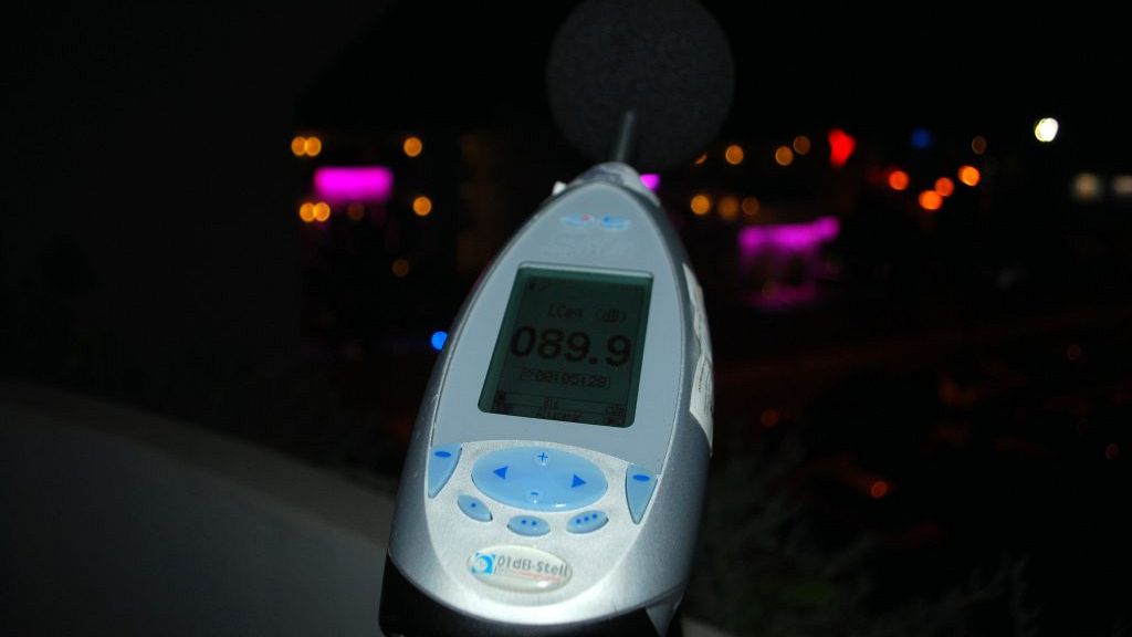 Contaminación acústica ruidos de los equipos de aire acondicionado en