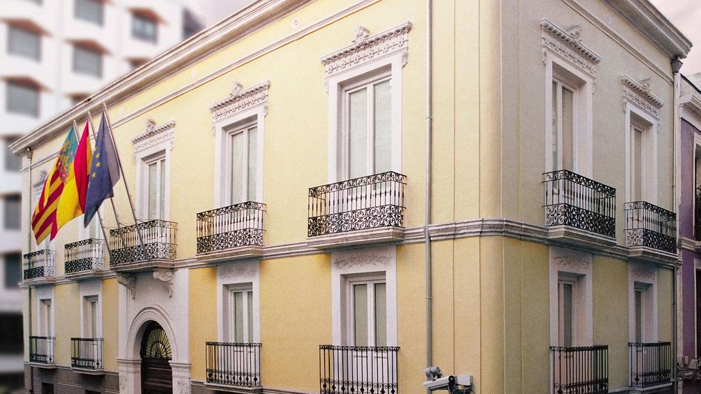 El Síndic insta a la Generalitat a investigar con todas las garantías la denuncia de una mujer trans por posible discriminación
