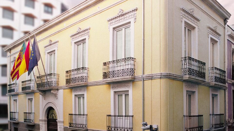 El Síndic insta la Generalitat a investigar amb totes les garanties la denúncia d’una dona trans per possible discriminació