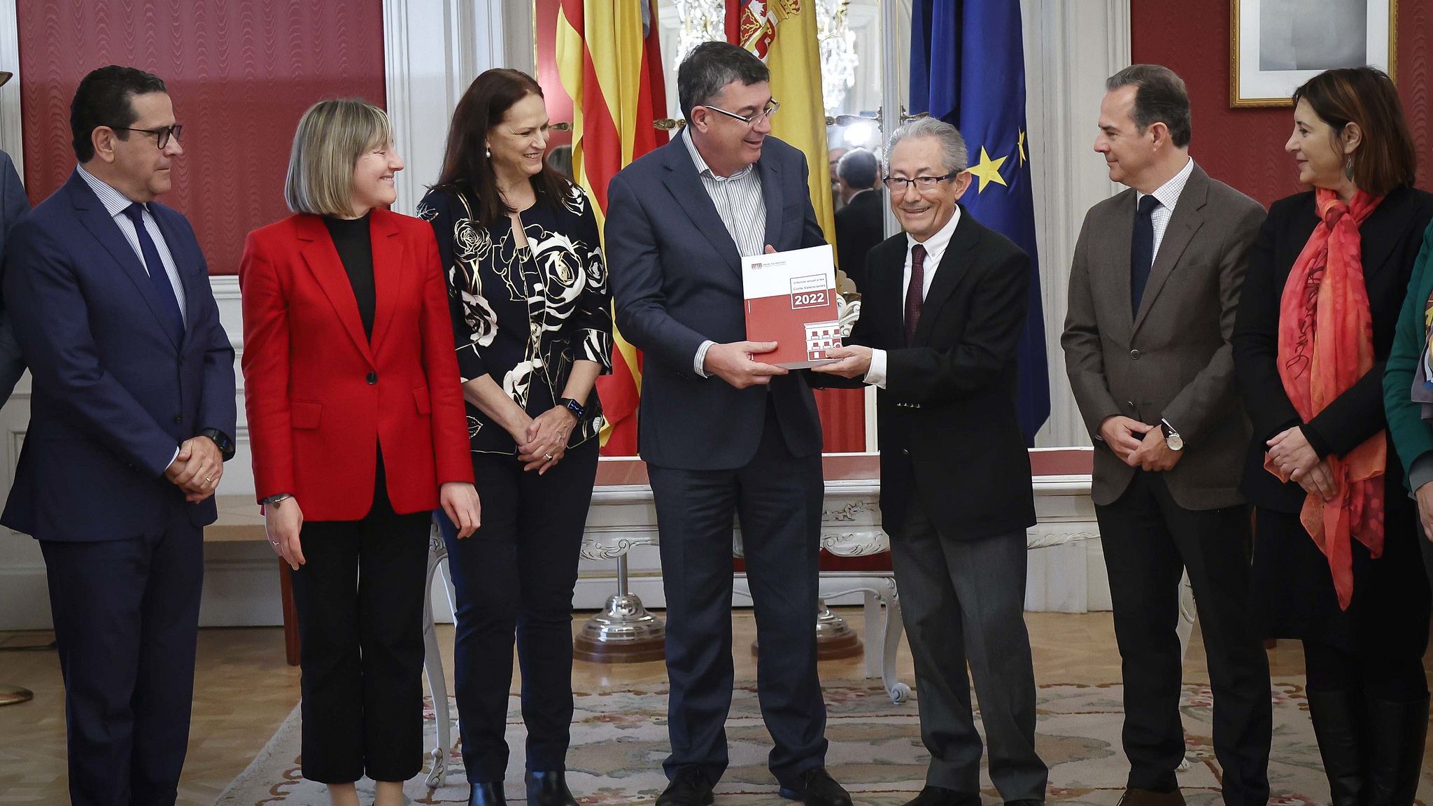 El síndic de greuges lliura l’Informe anual 2022 al president de les Corts Valencianes