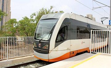 El Síndic critica que FGV imponga sanciones encubiertas a usuarios del TRAM con la excusa de regularizar billetes