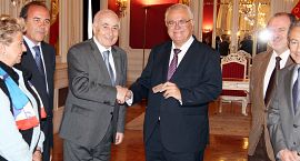 El síndic lliura l’Informe anual 2011 al president de les Corts Valencianes