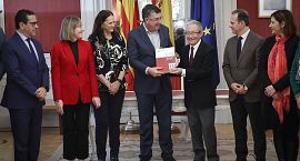 Entrega del Informe Anual 2022 a las Corts. El Síndic denuncia que la Administración es un «territorio hostil» para el ciudadano