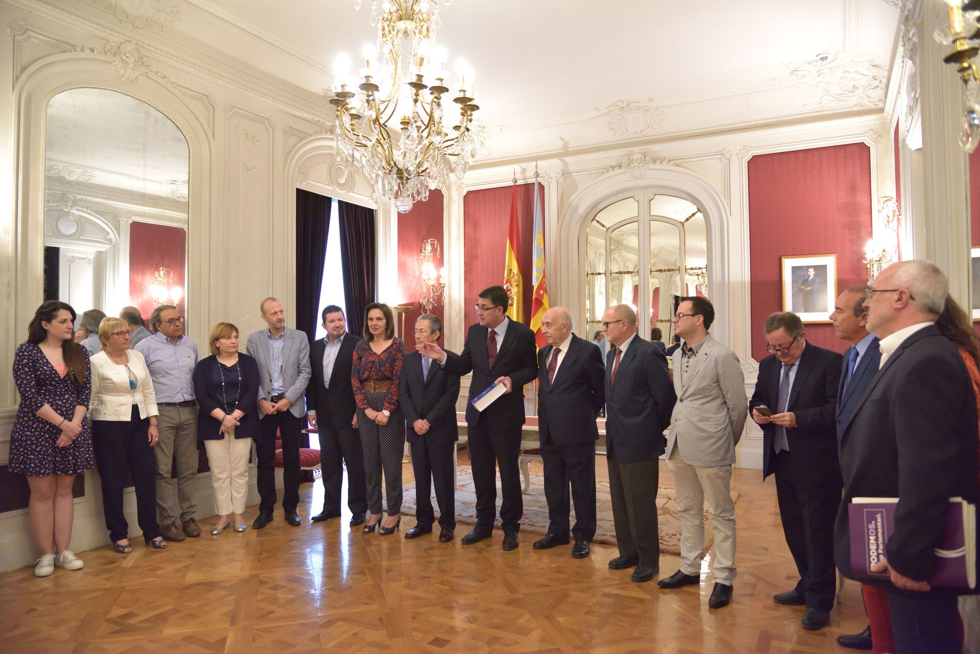 El síndic lliura l’Informe anual al president de les Corts Valencianes