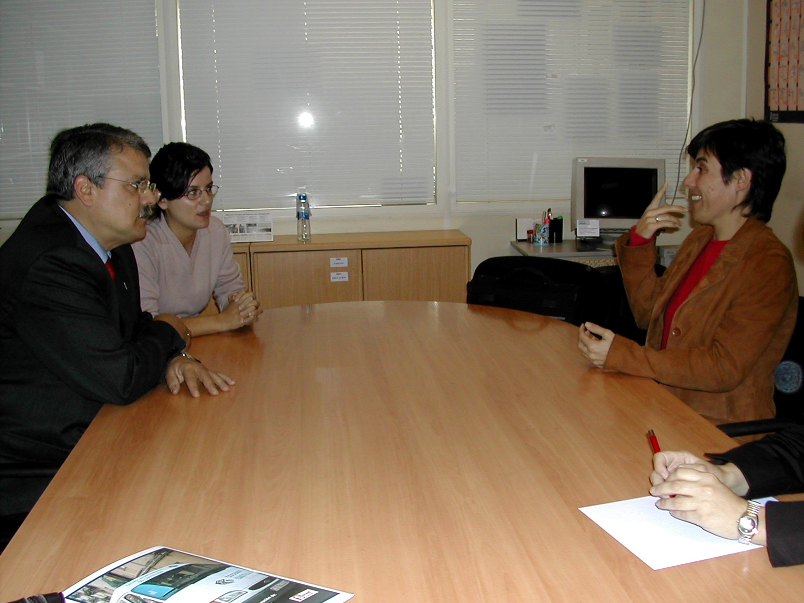 Visita del Síndic al Centro de Formación y Estudios para la comunidad sorda