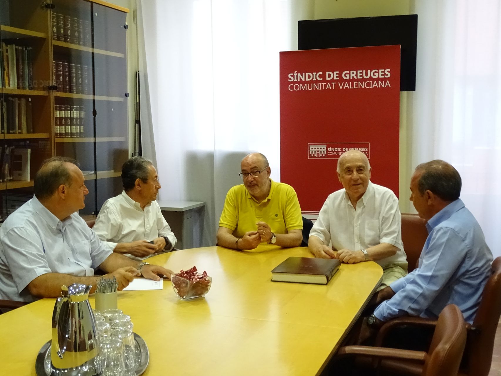 Reunión con el conseller de Transparencia en la sede del Síndic