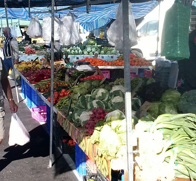 El síndic insta a Calp a que considere la reubicación del mercadillo de los sábados