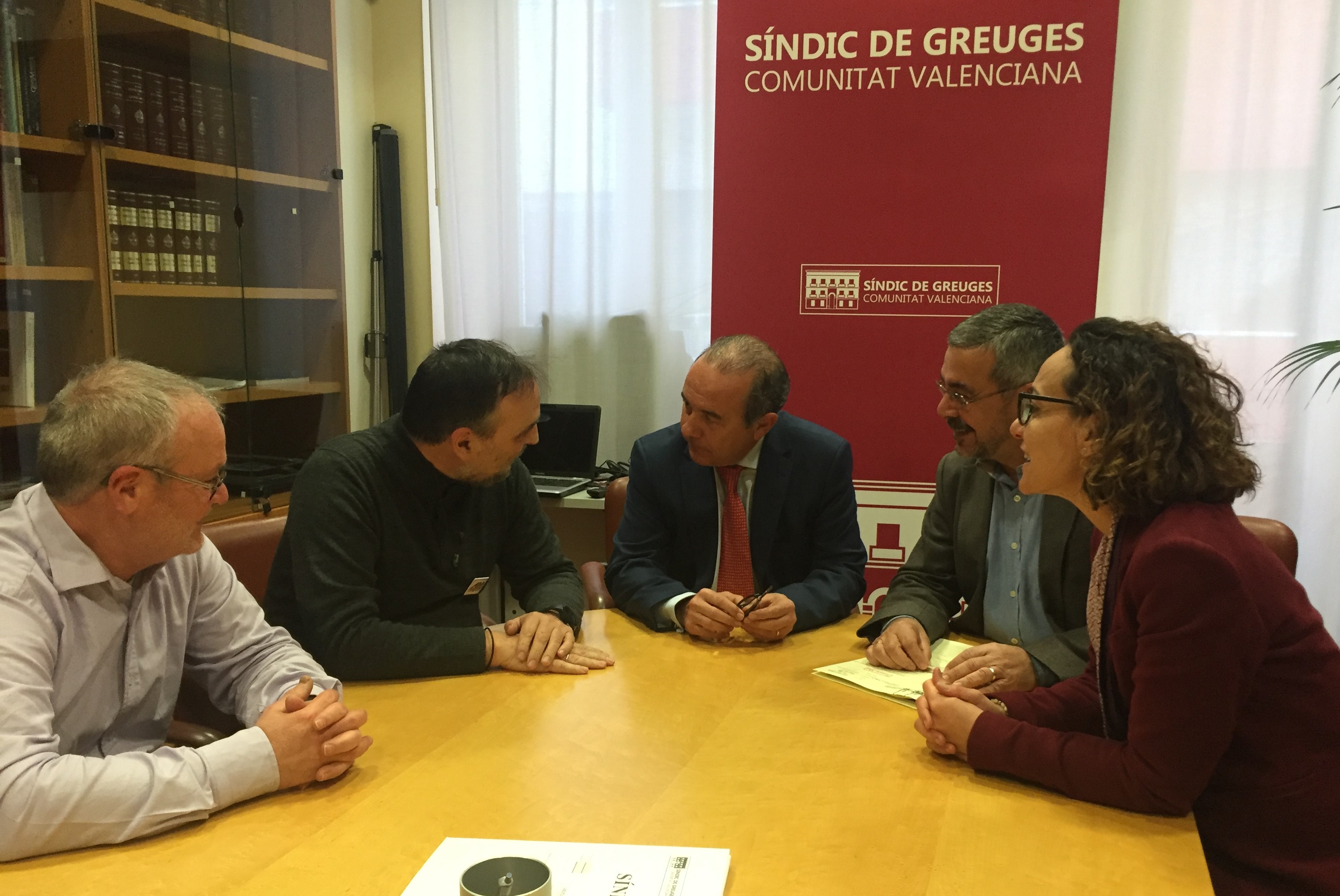 Reunión de trabajo con representantes del IES Virgen del Remedio y del programa de mediación «aCu4troBandas» en la Zona Norte