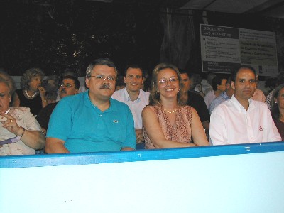 La Presidenta de las Cortes Valencianas y el Síndic de Greuges participan en las Hogueras de San Juan