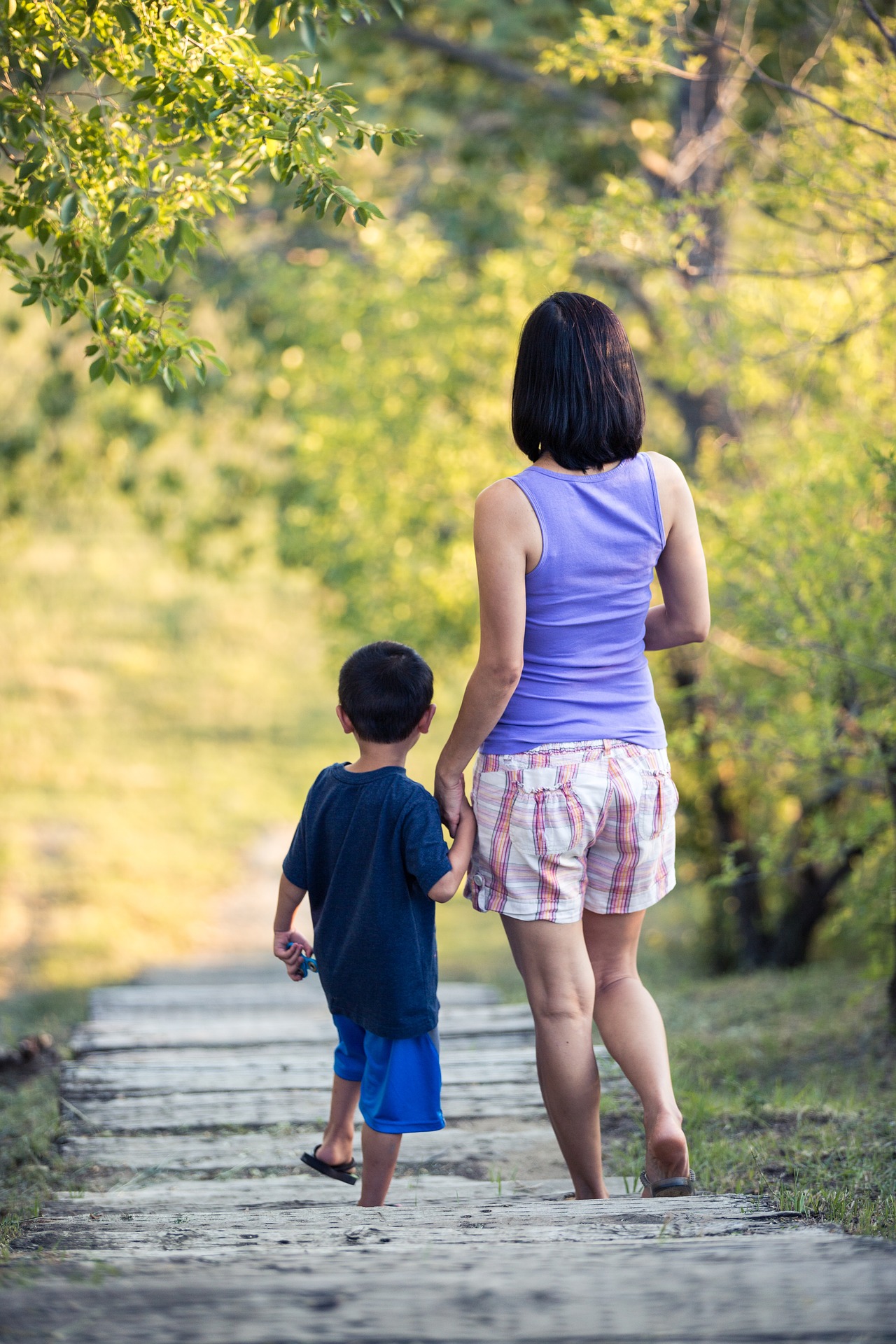 El Síndic pide simplificar y agilizar los trámites para expedición del título de familia monoparental