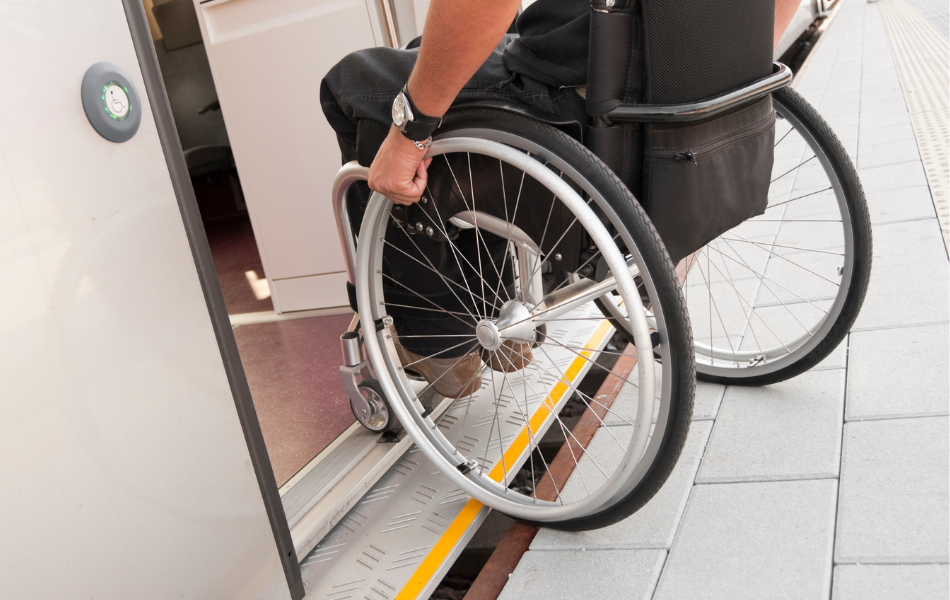 El Síndic urge a Ferrocarrils a garantizar la plena accesibilidad en todos sus servicios