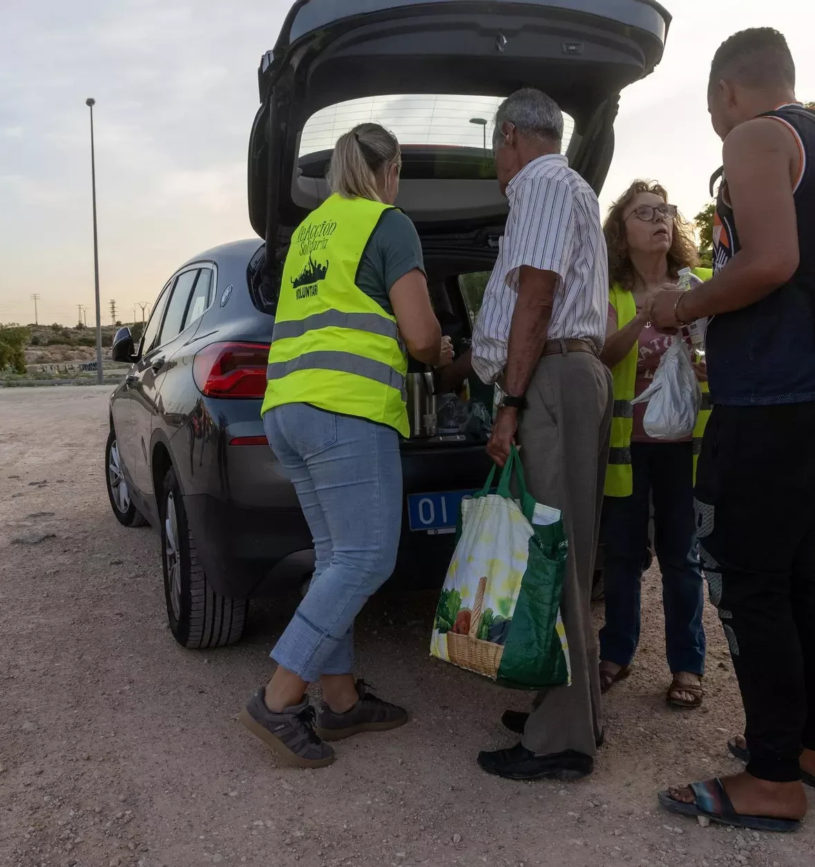 El Síndic investiga les traves al repartiment d’aliments a Alacant