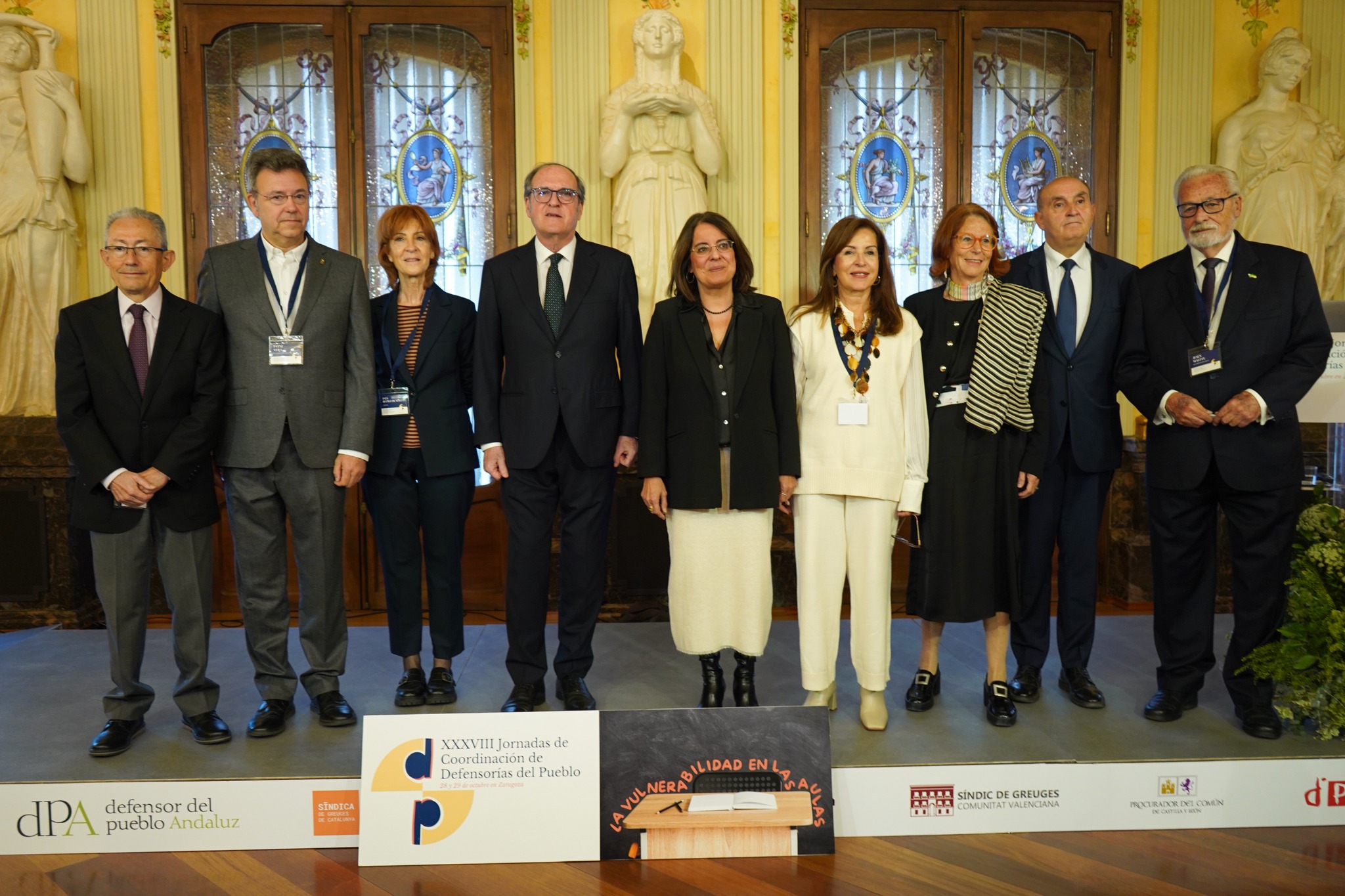 Els defensors del Poble reclamen mesures urgents contra el risc suïcida i la segregació escolar