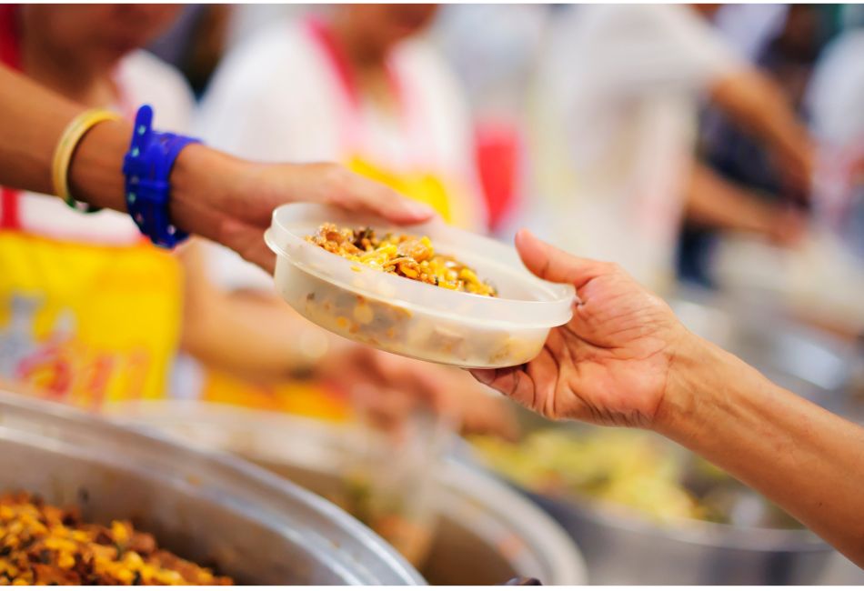 El Síndic reclama al Ayuntamiento de Alicante espacios dignos y una mejor coordinación para el reparto de alimentos a personas vulnerables