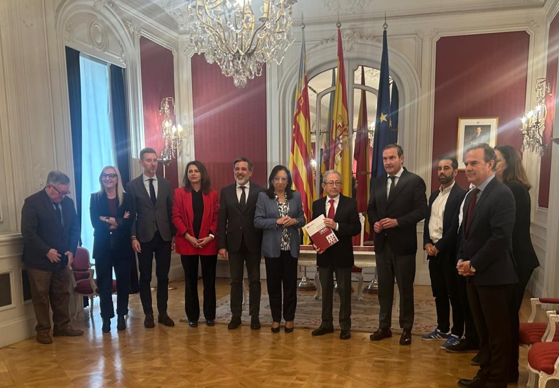 Luna reprocha a Les Corts su falta de interés por escuchar al Síndic y advierte de una deriva institucional peligrosa